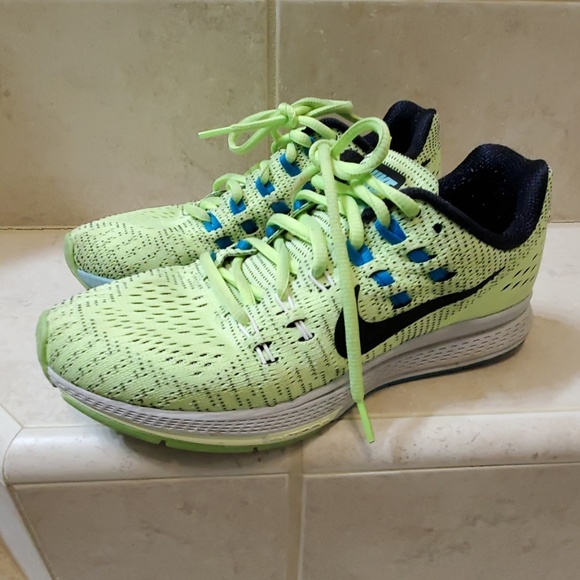 Nike Shoes - Nike Zoom structure 19